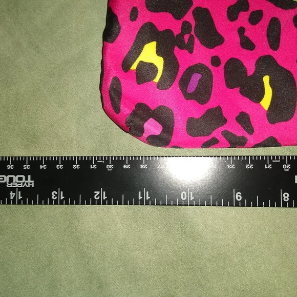 Betsey Johnson Crossbody Bag Fuscha Leopard Print NWOT Lots Of Storage Hot Pink - Picture 9 of 11